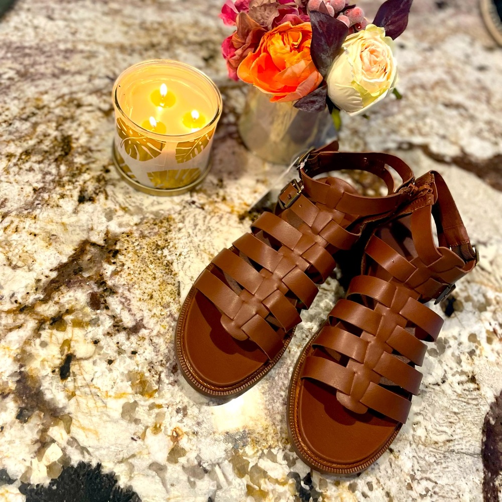 Nwt time and tru strappy sandals size 9